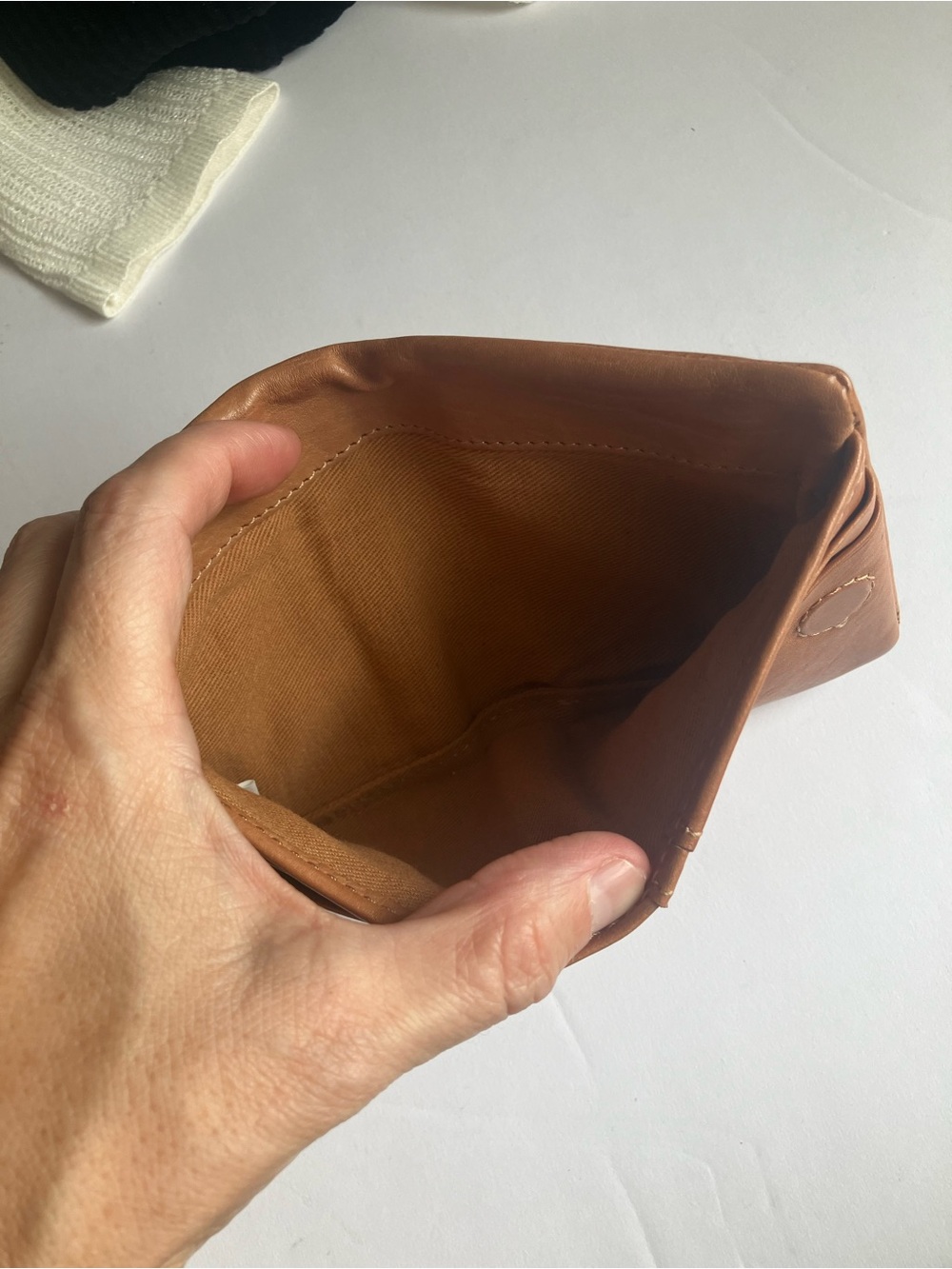 HOBO Mini Lumen Wallet (Harvest Wheat) - Picture 5 of 8